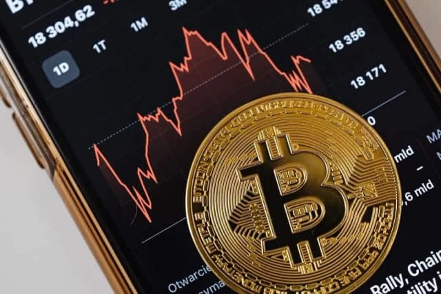Czy warto jeszcze inwestować w bitcoin? Sprawdź ryzyko i korzyści